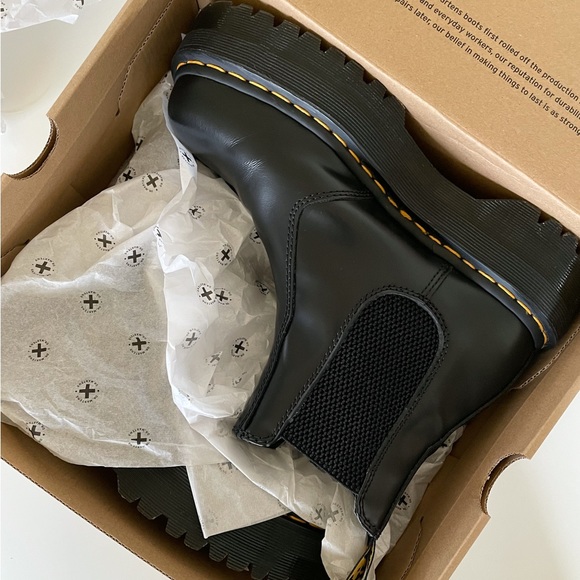 SOLD Doc Martens platform Chelsea boot - 2976 Quad in polished smooth leather - Picture 5 of 6